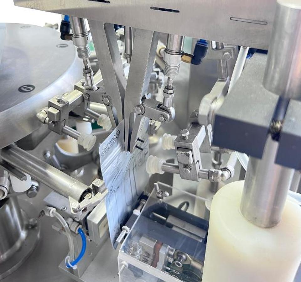 D'occasion MINGBO MB8-200C Remplisseuse / Scelleuse  à sachets rotative automatique