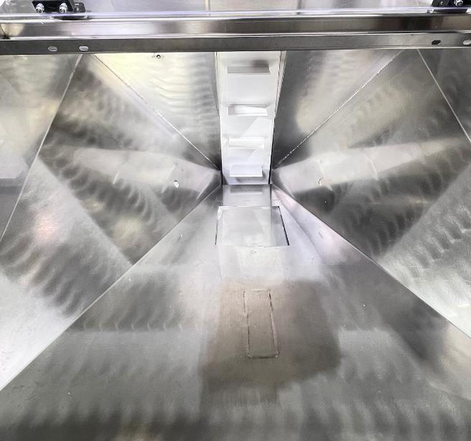 D'occasion Pack Automation CAPACK – Bouchonneuse automatique avec élévateur à bouchons