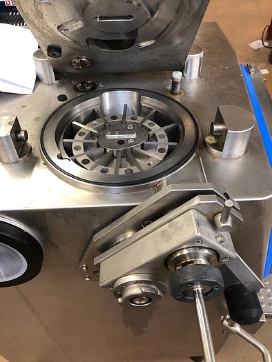 D'occasion POUSSOIR SOUS VIDE TREMIE 250 L