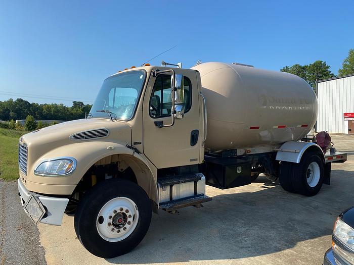 Used 2006 FREIGHTLINER BUSINESS CLASS M2 106