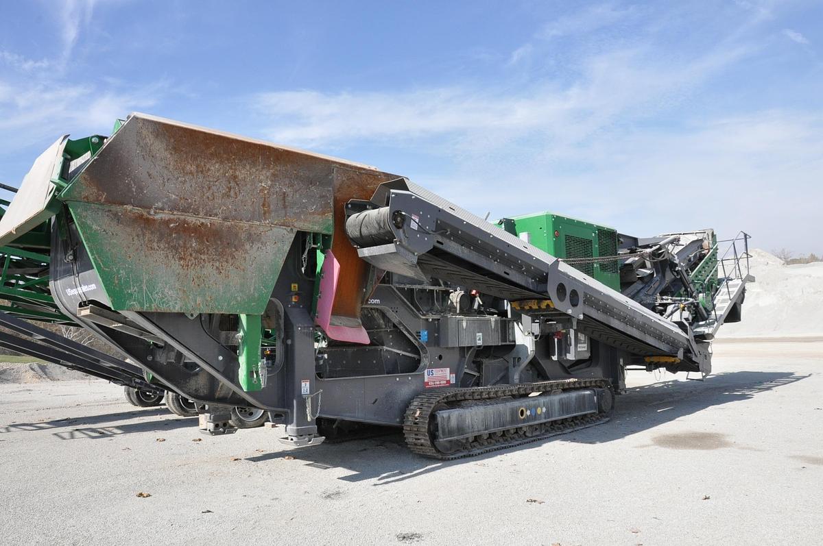 Used 2025 MCCLOSKEY I44RV3HD