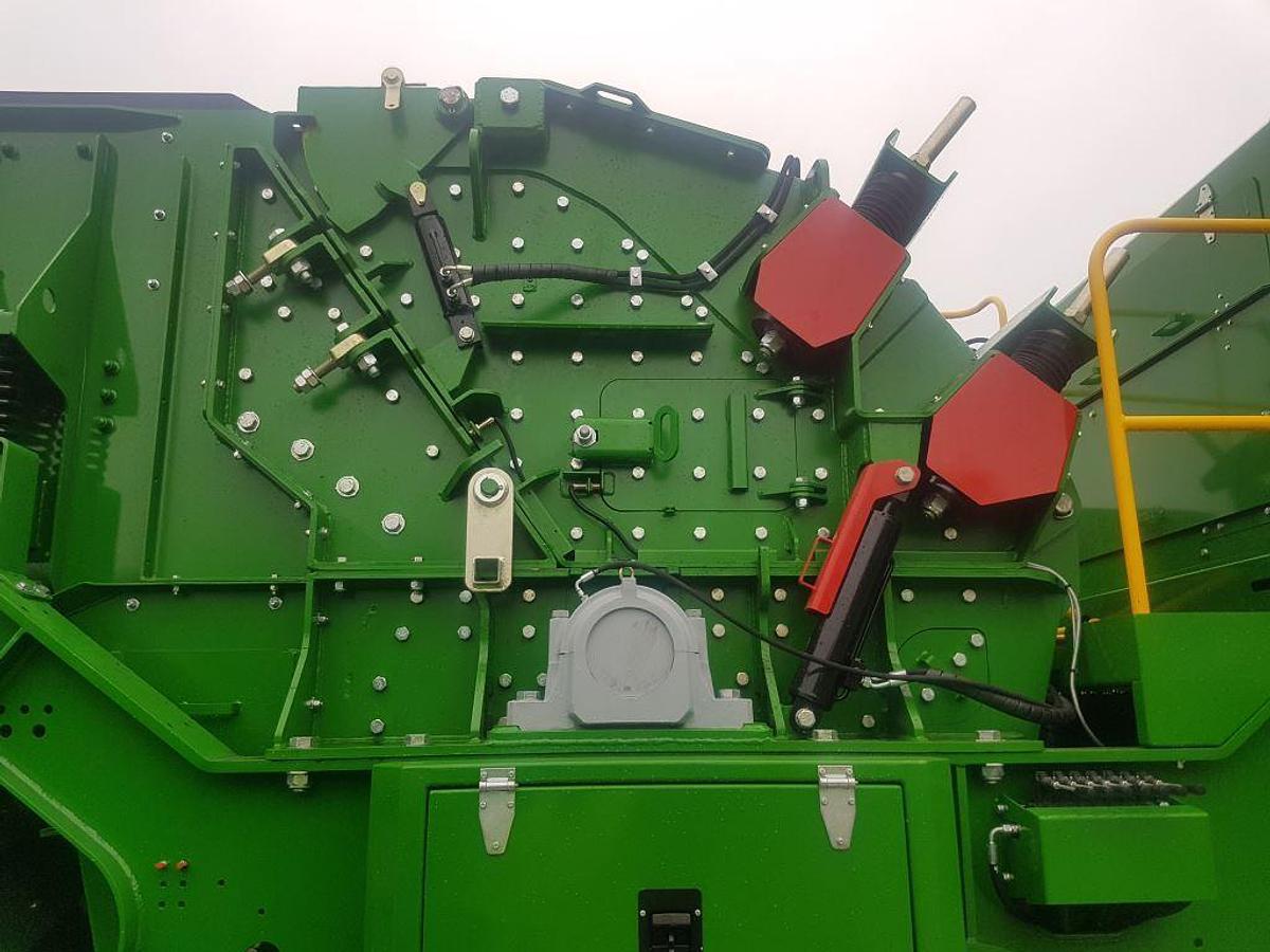 McCloskey I44v3 Impact Crusher