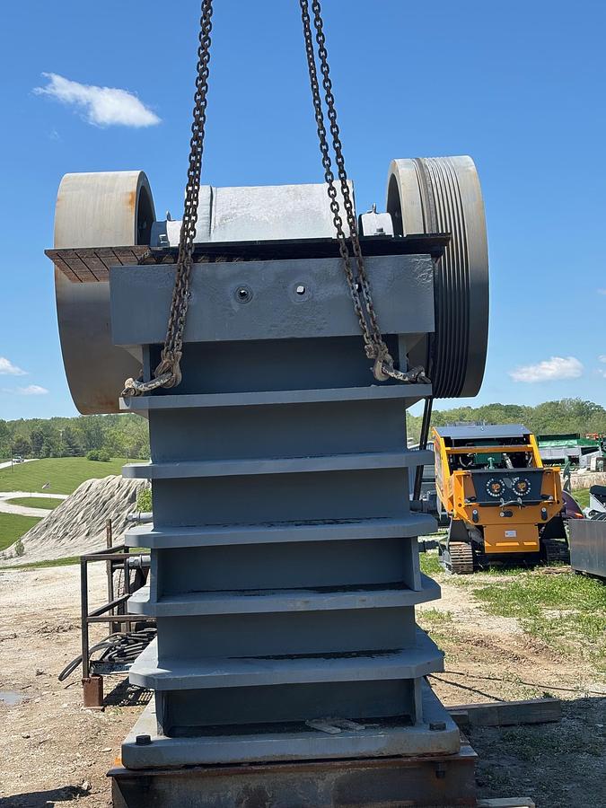 Used 42" x 48" Hewitt Robins Jaw Crusher
