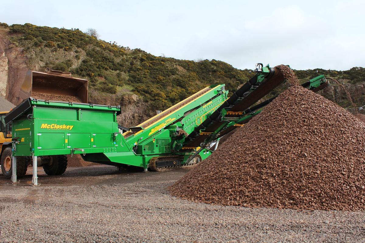 McCloskey S250 Screen on Tracks