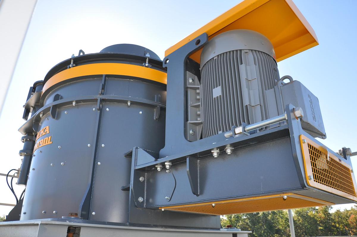 Wheeled Portable VSI Vertical Shaft Impact Crusher Meka MVI 90L