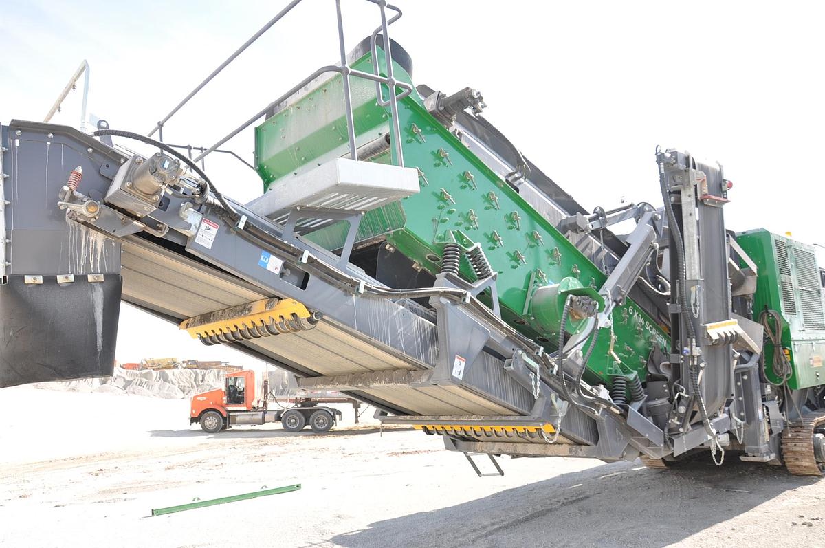 Used 2025 MCCLOSKEY I44RV3HD