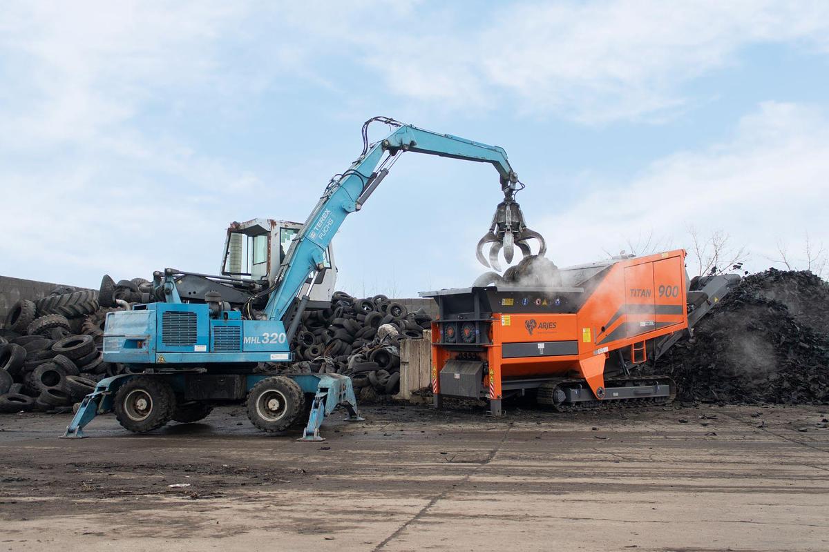 Arjes Titan 900 Two-Shaft Shredder