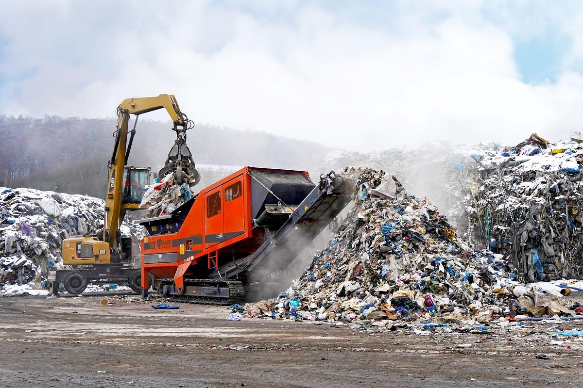 Arjes Titan 900 Two-Shaft Shredder