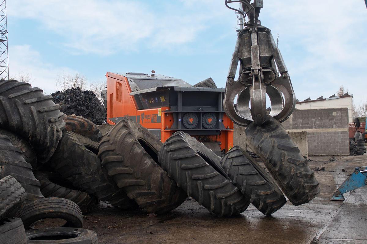 Arjes Titan 900 Two-Shaft Shredder