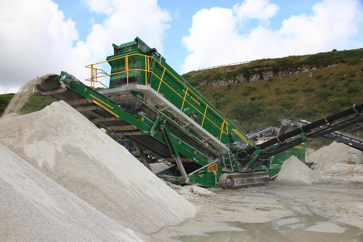 McCloskey S250 Screen on Tracks