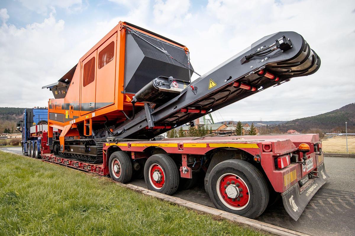 Arjes Titan 900 Two-Shaft Shredder