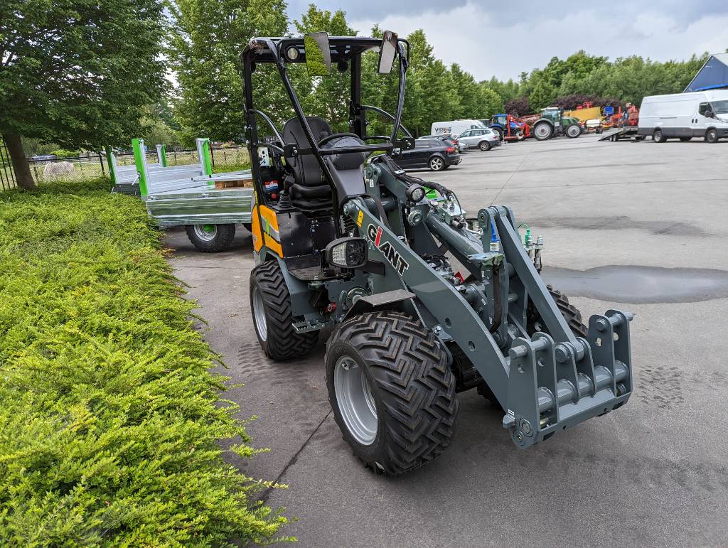 2022 GiANT G2200E X-tra