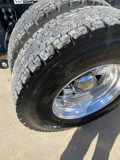 Used 2015 Peterbilt Cab and chassis