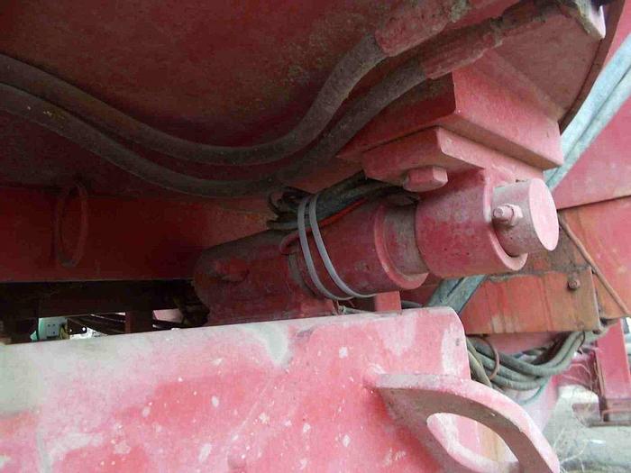 Used Loewen 1022 Vertical Feed Mixer