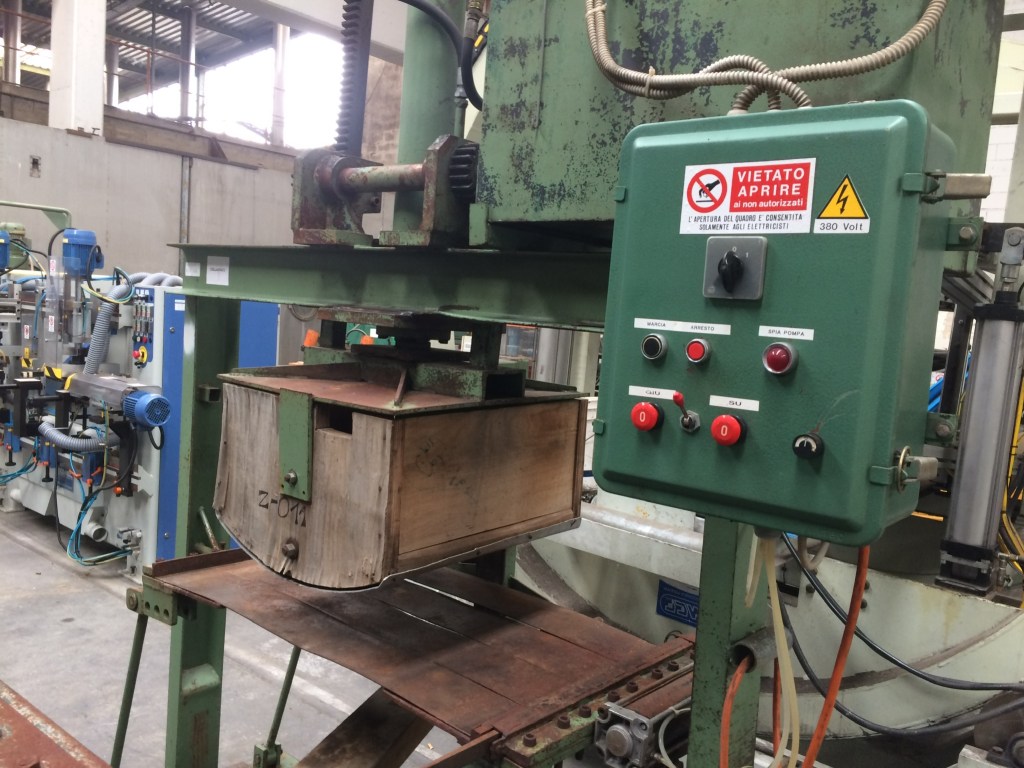 Usato Pressa snervatrice per legno massiccio 110×60