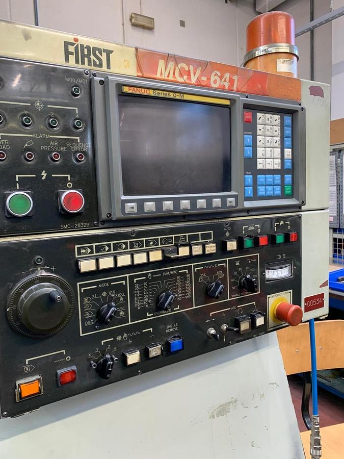 Usato CENTRO DI LAVORO VERTICALE FIRST MCV 641