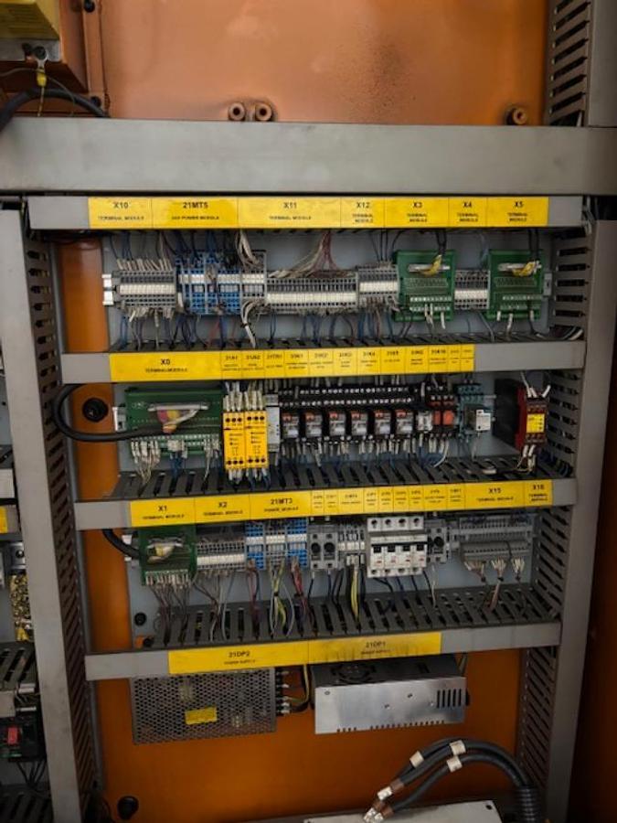 Usato CENTRO DI LAVORO VERTICALE QUASER MV154P CON 4 ASSE NIKKEI