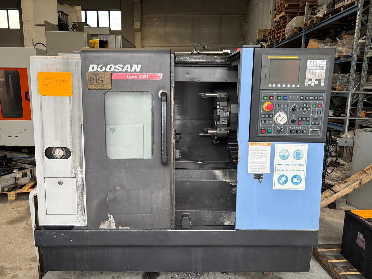 Usato TORNIO CNC 2 ASSI DOOSAN LYNX 220B
