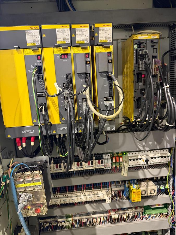 Usato CENTRO DI LAVORO VERTICALE "FIRST" MCV 1000 - CNC FANUC