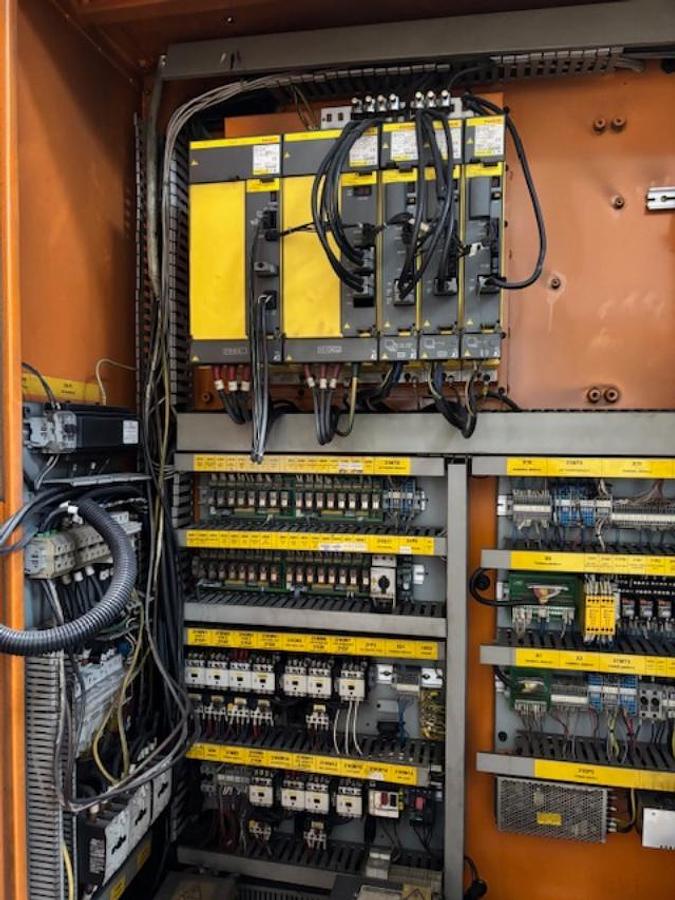 Usato CENTRO DI LAVORO VERTICALE QUASER MV154P CON 4 ASSE NIKKEI