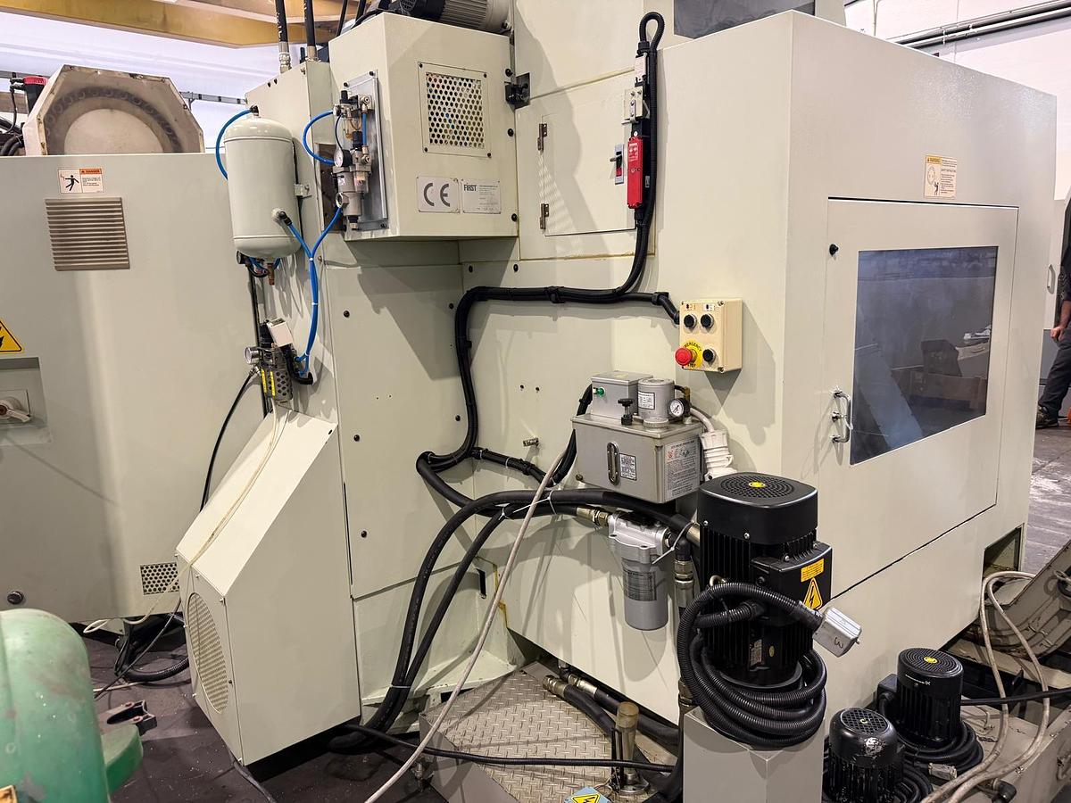 Usato CENTRO DI LAVORO VERTICALE "FIRST" MCV 1000 - CNC FANUC