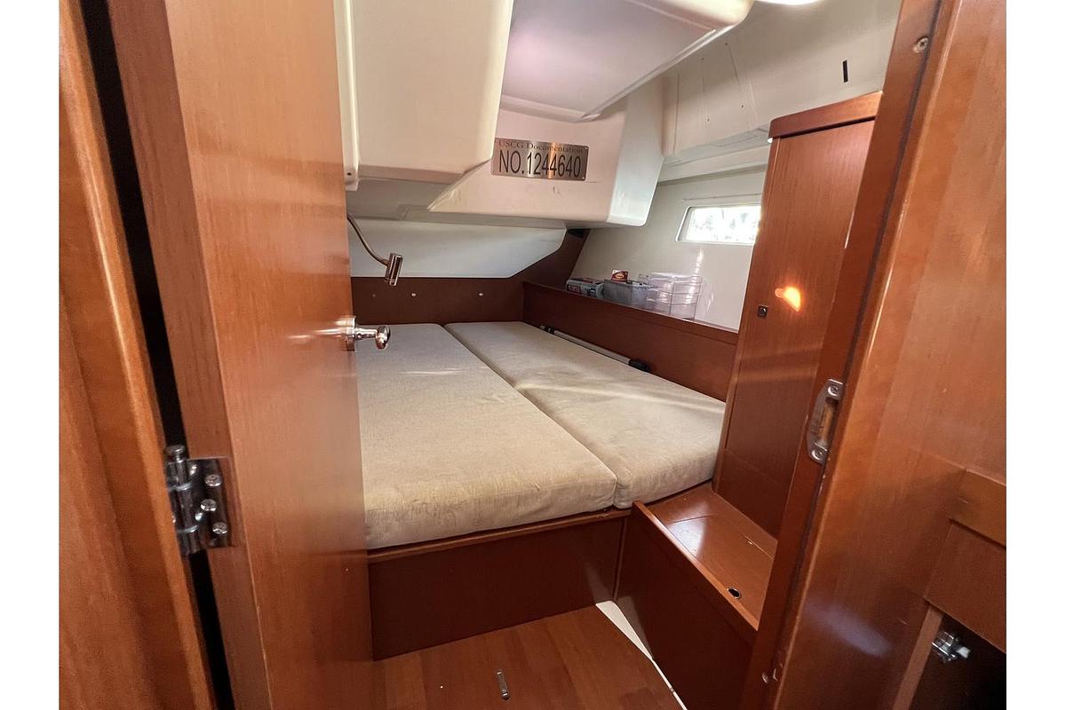 Used 2012 Beneteau Oceanis 45