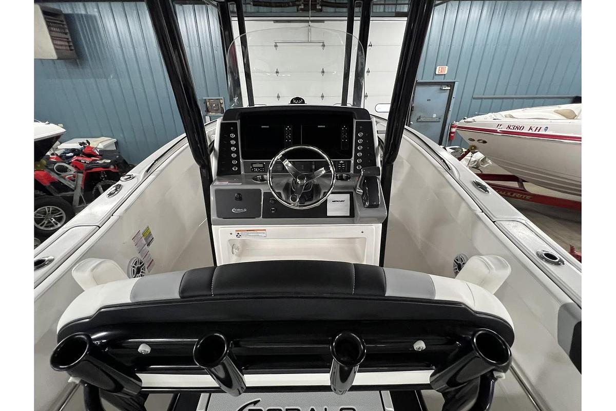 2025 Robalo Center Console R230