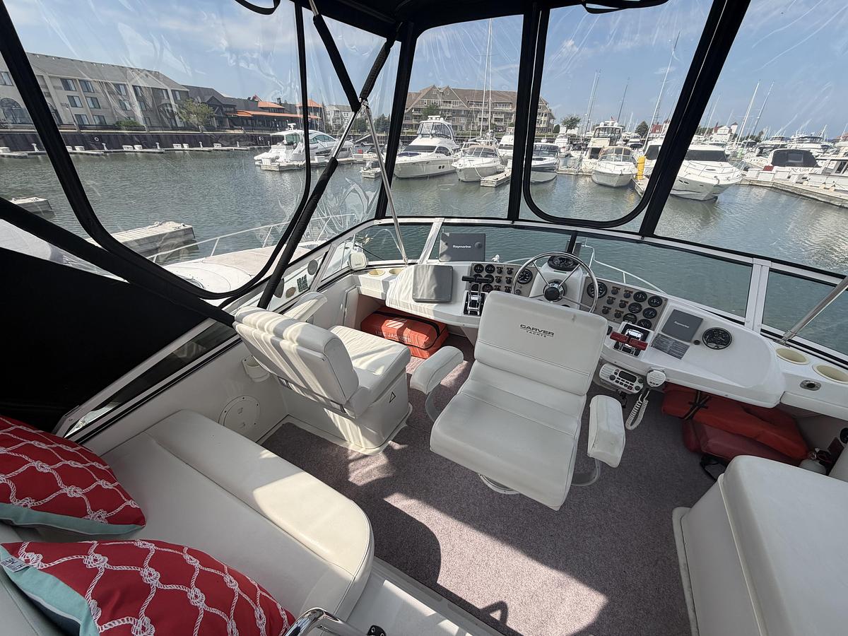 Used 2001 Carver 326 Aft Cabin Motor Yacht