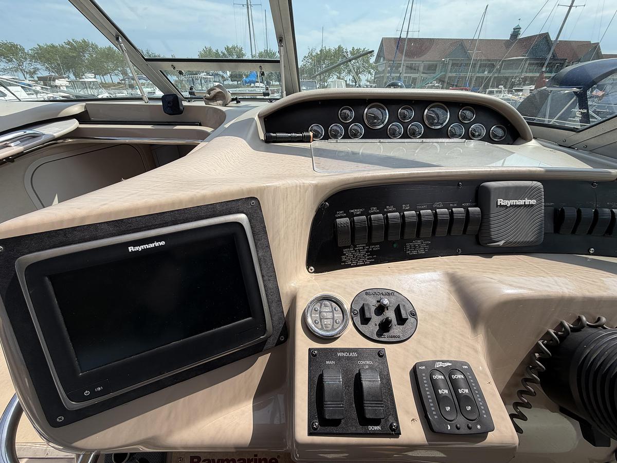 Used 1999 Sea Ray Sundancer 330