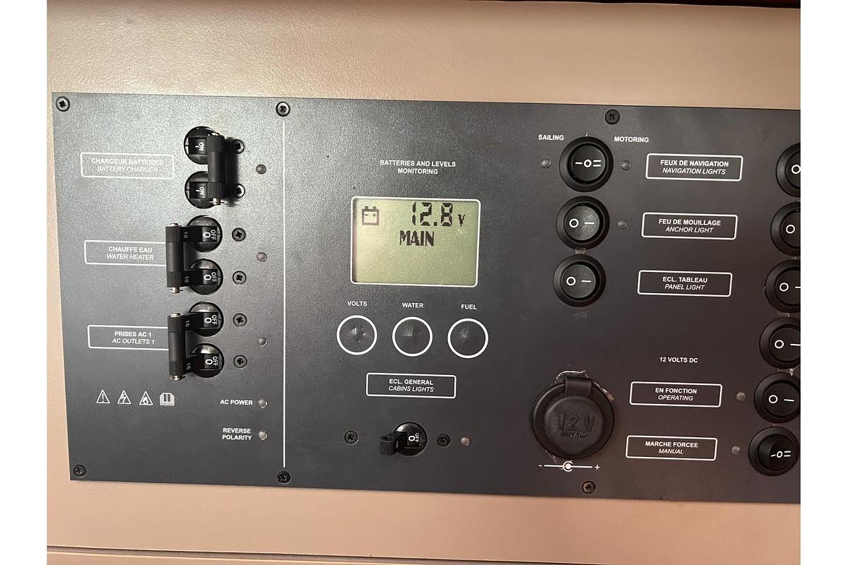 Used 2019 Beneteau Oceanis 35.1