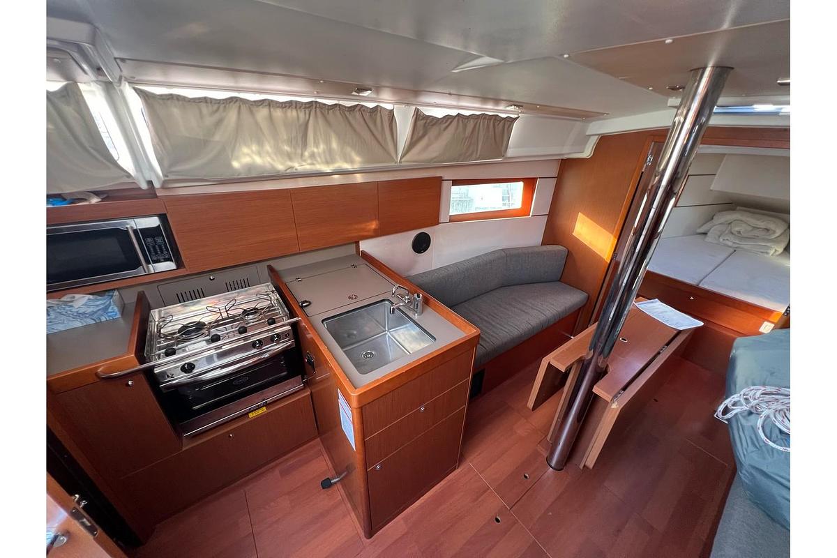 Used 2019 Beneteau Oceanis 35.1