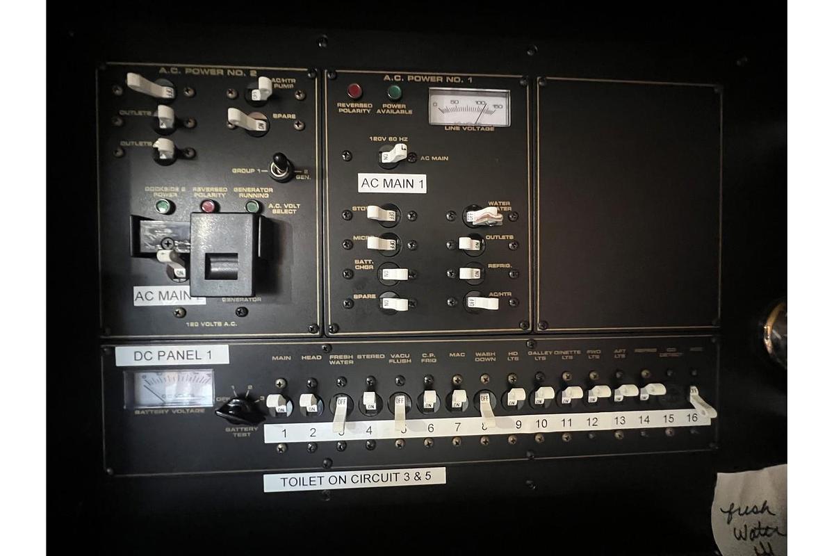 Used 2001 Cruisers Yachts 3672