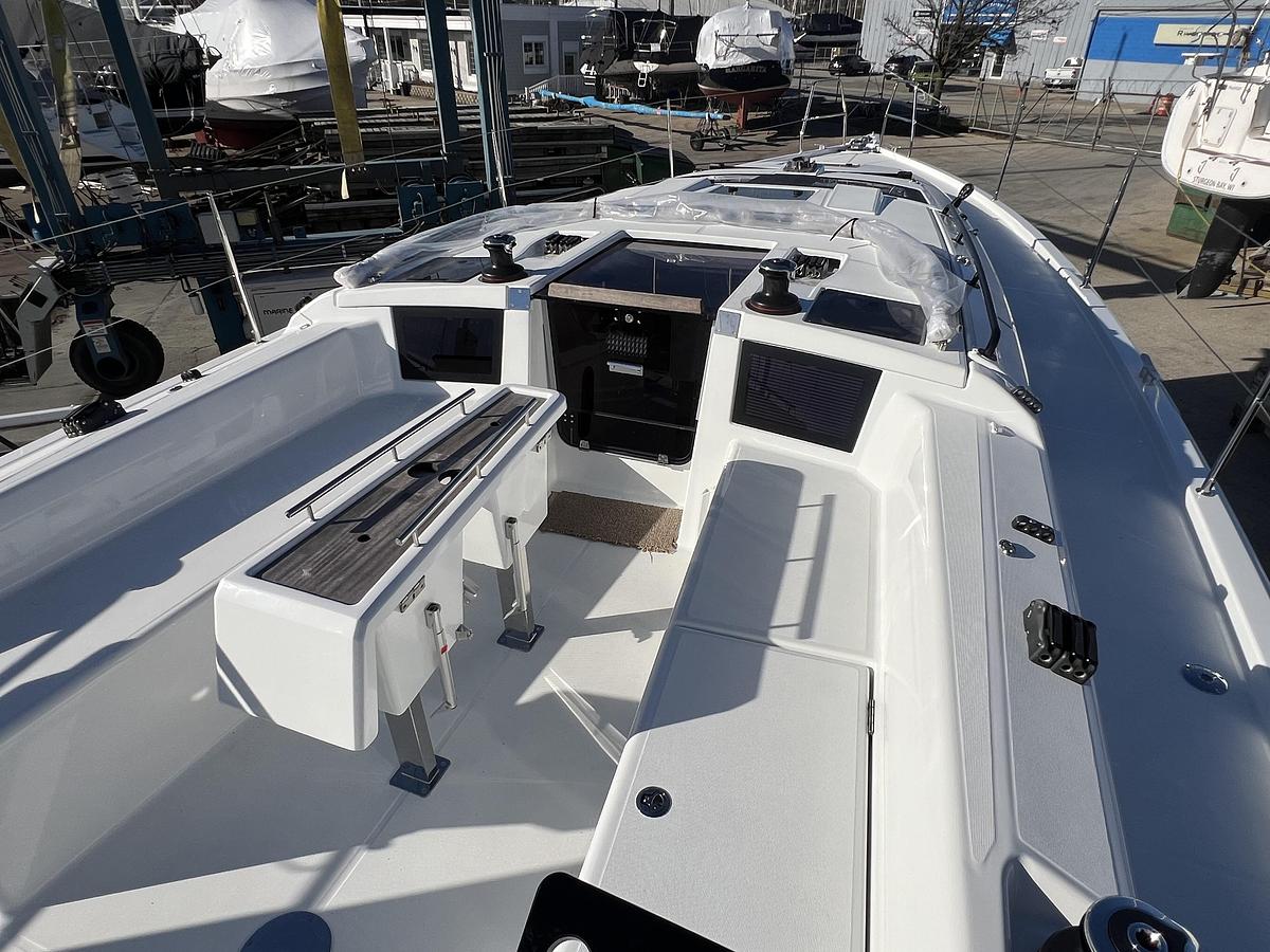 2026 Dufour Yachts D37