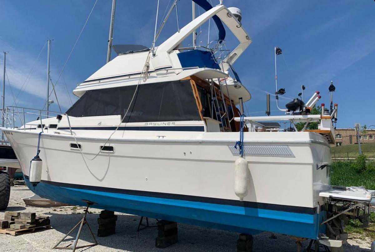Used 1986 Bayliner 3270