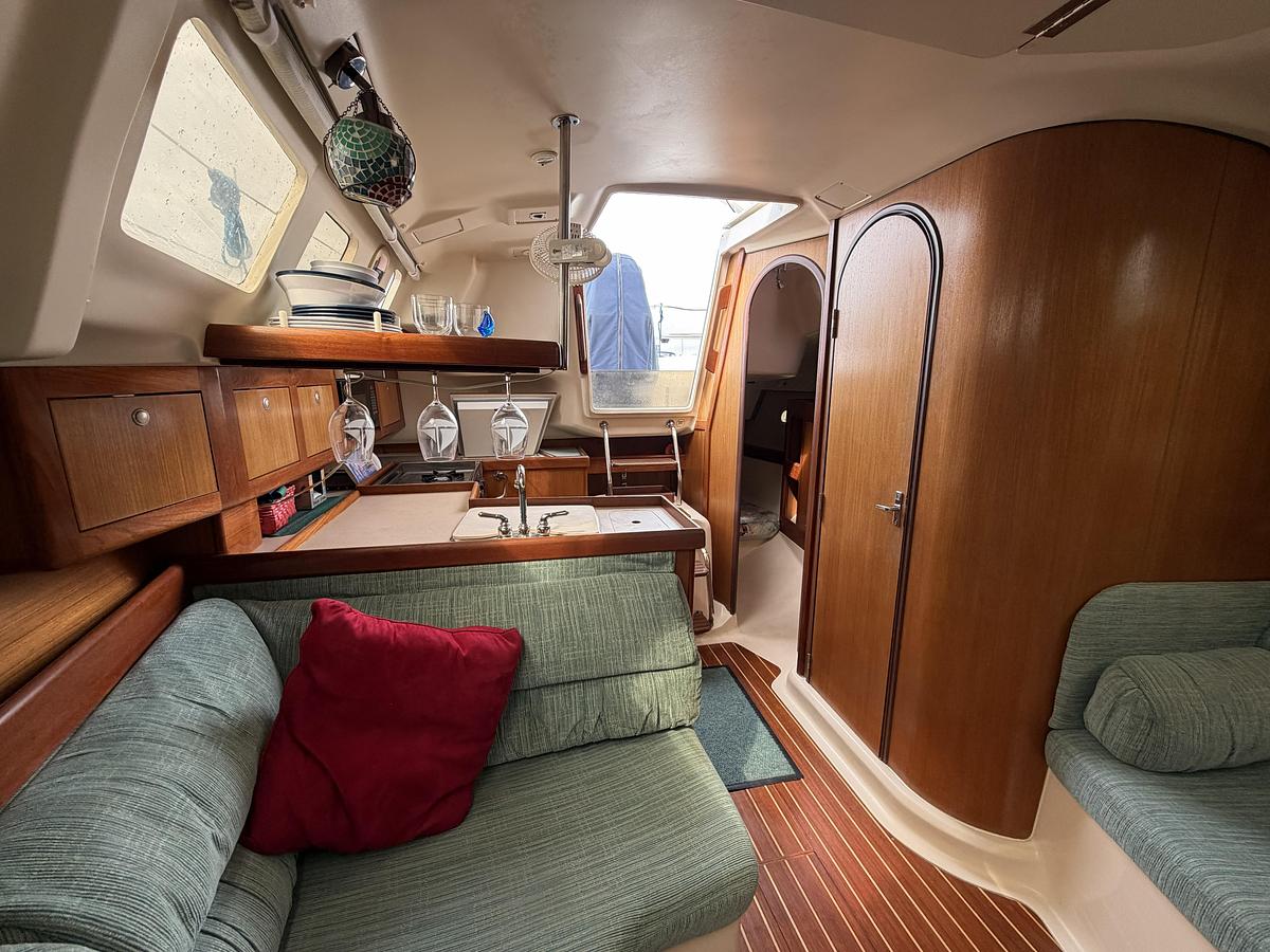Used 1997 Hunter 310