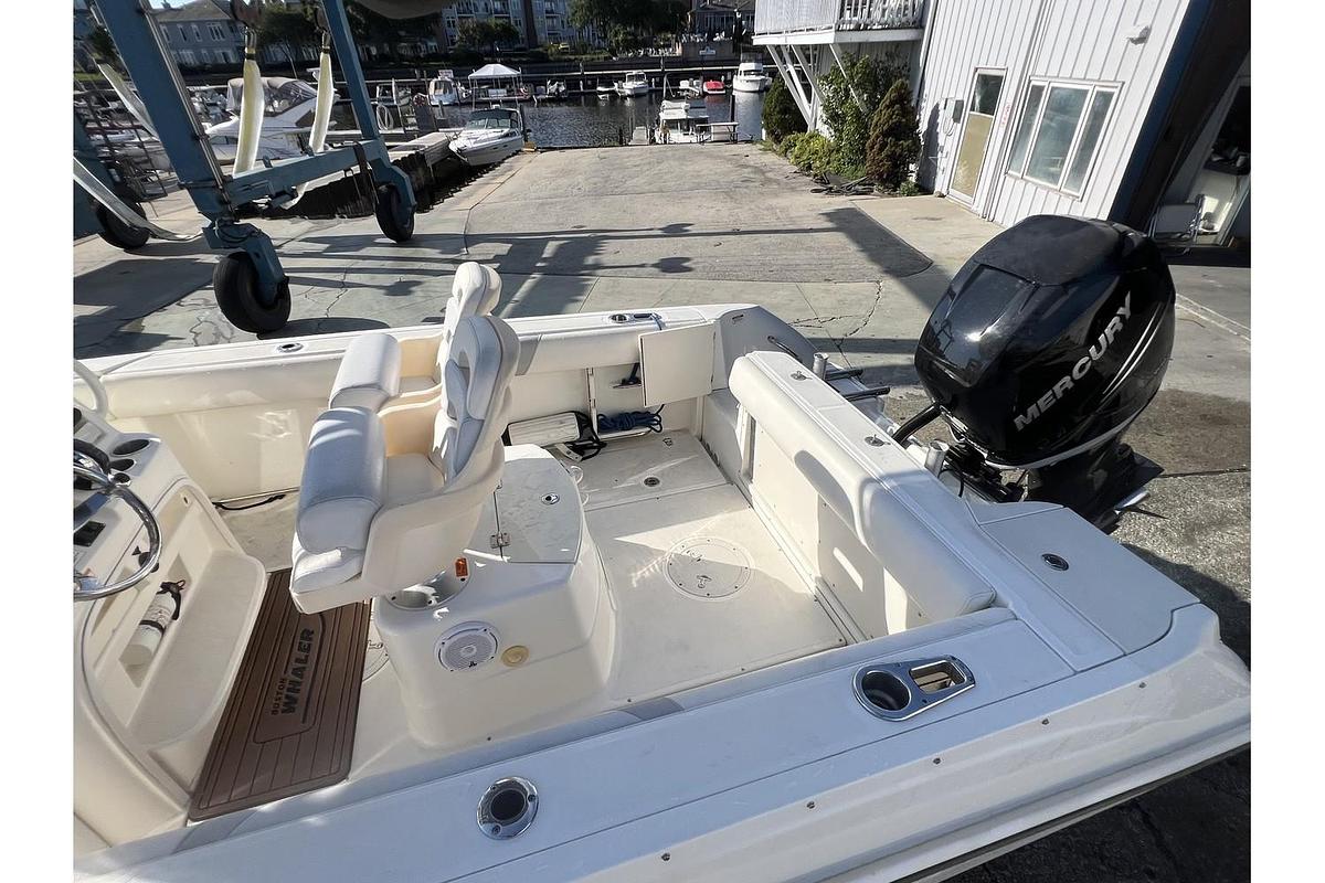 Used 2015 Boston Whaler 220 Outrage