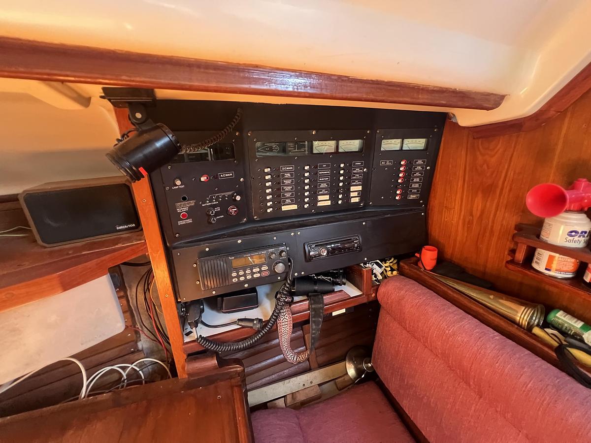 Used 1987 Hunter Legend 37