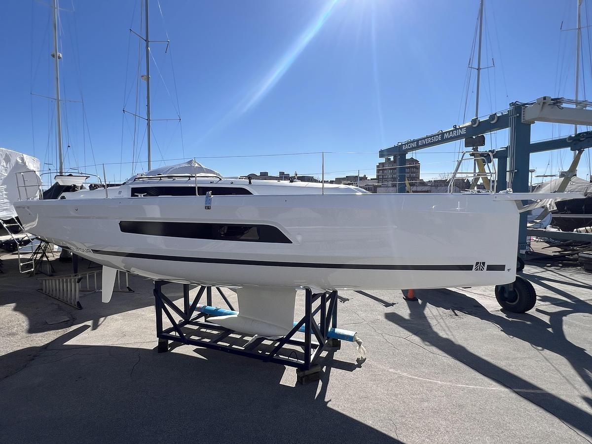 2026 Dufour Yachts D37