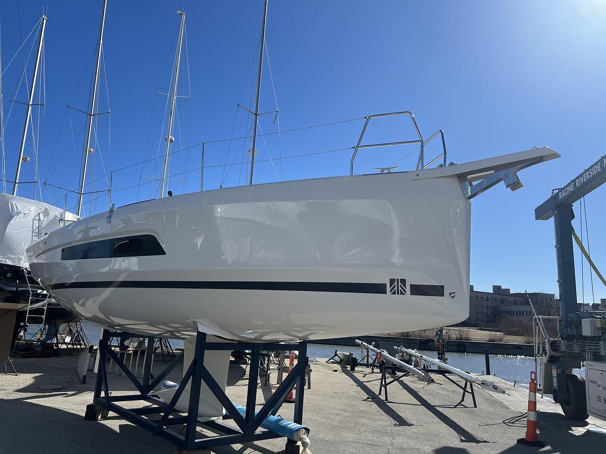 2026 Dufour Yachts D37