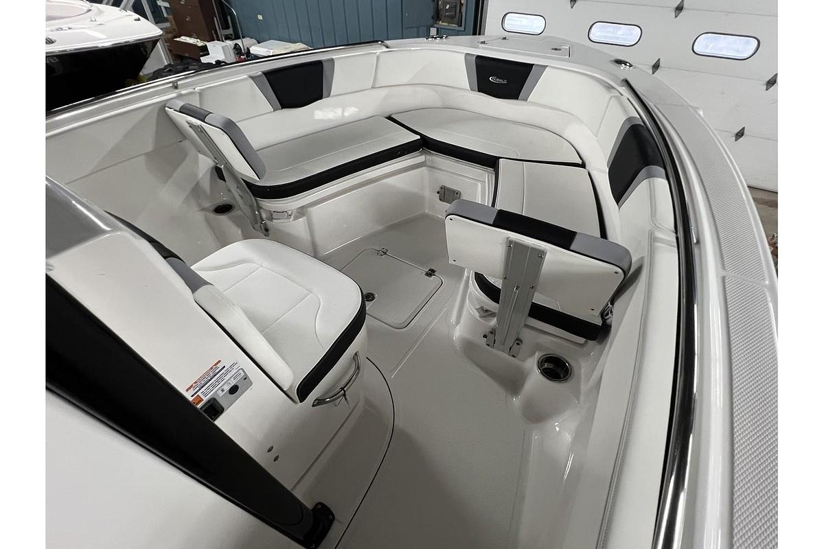 2025 Robalo Center Console R230