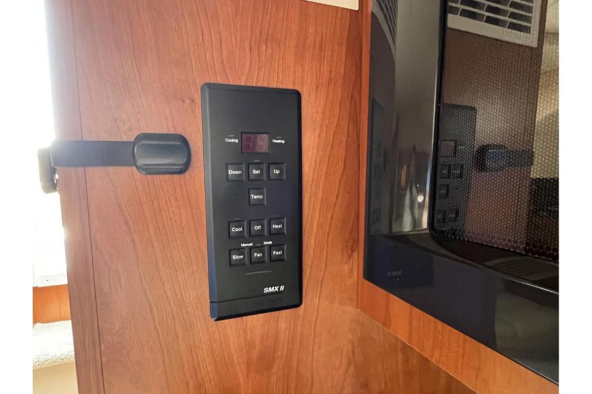 Used 2001 Cruisers Yachts 3672