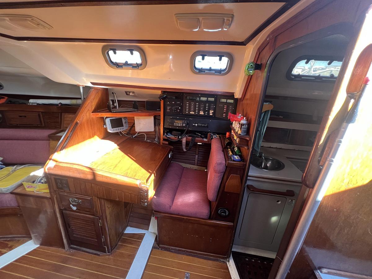 Used 1987 Hunter Legend 37