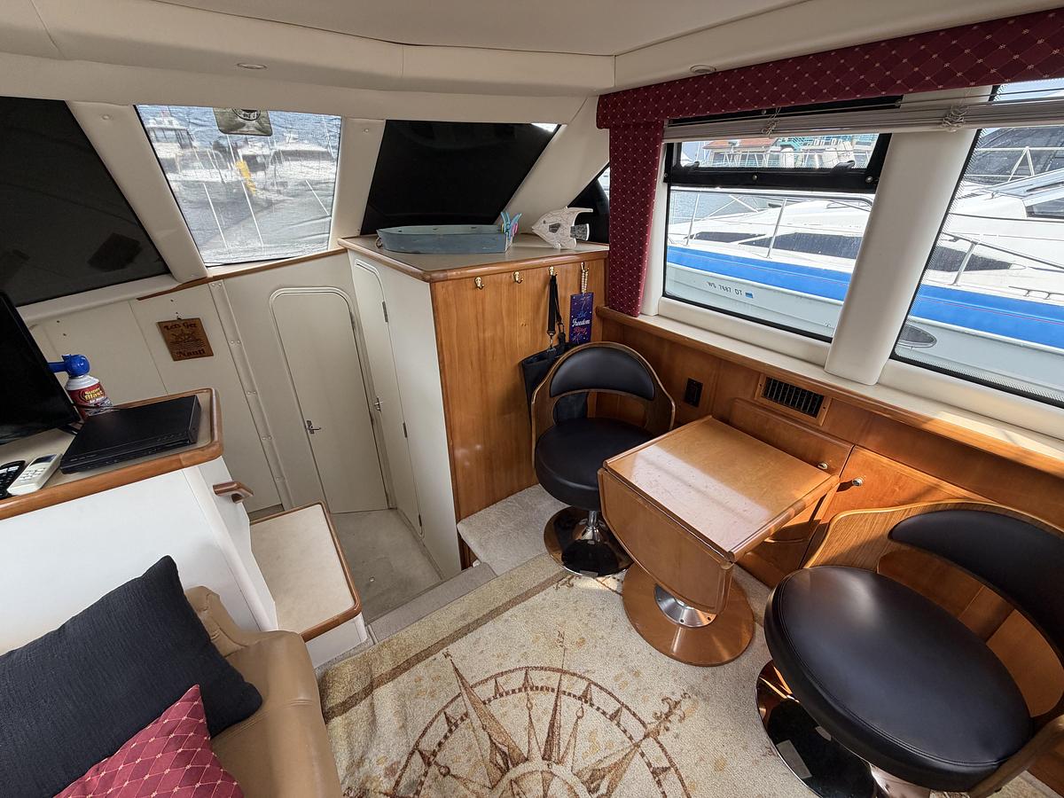 Used 2001 Carver 326 Aft Cabin Motor Yacht