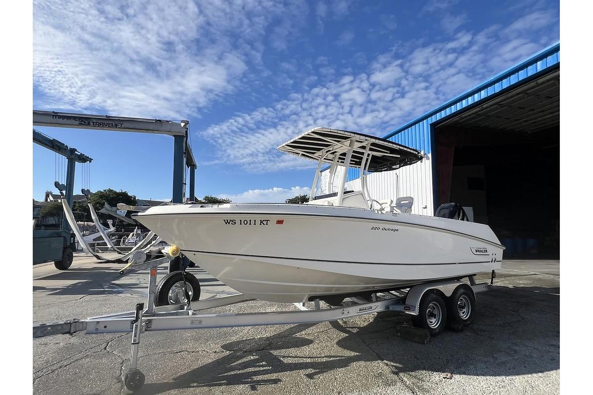 Used 2015 Boston Whaler 220 Outrage