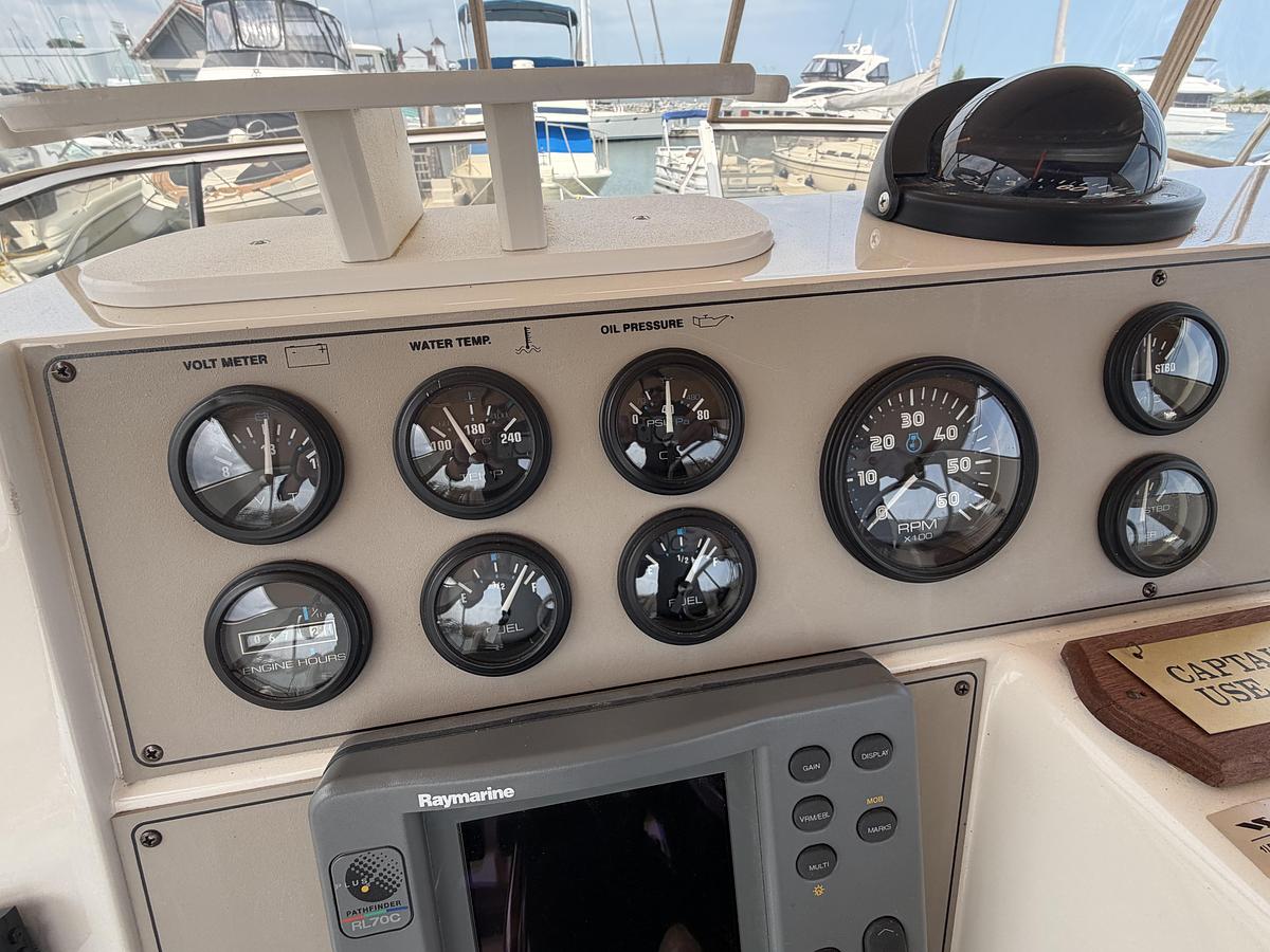 Used 1999 Carver 380 Santego