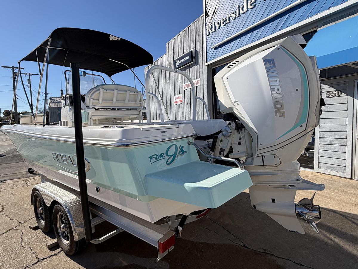 Used 2020 Robalo 226 Cayman