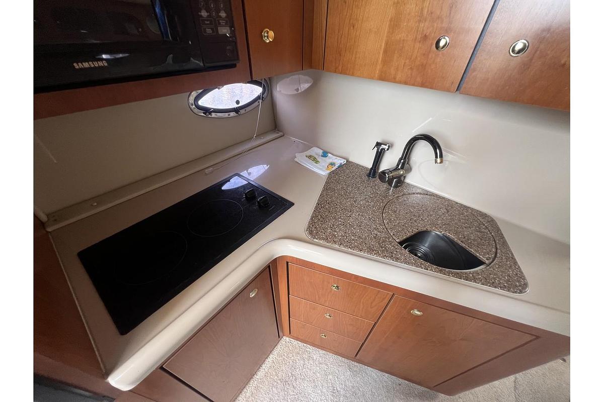 Used 2001 Cruisers Yachts 3672