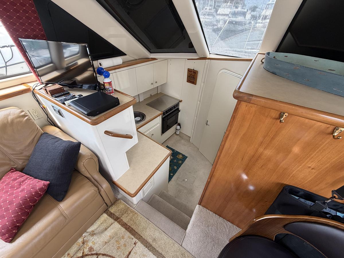 Used 2001 Carver 326 Aft Cabin Motor Yacht