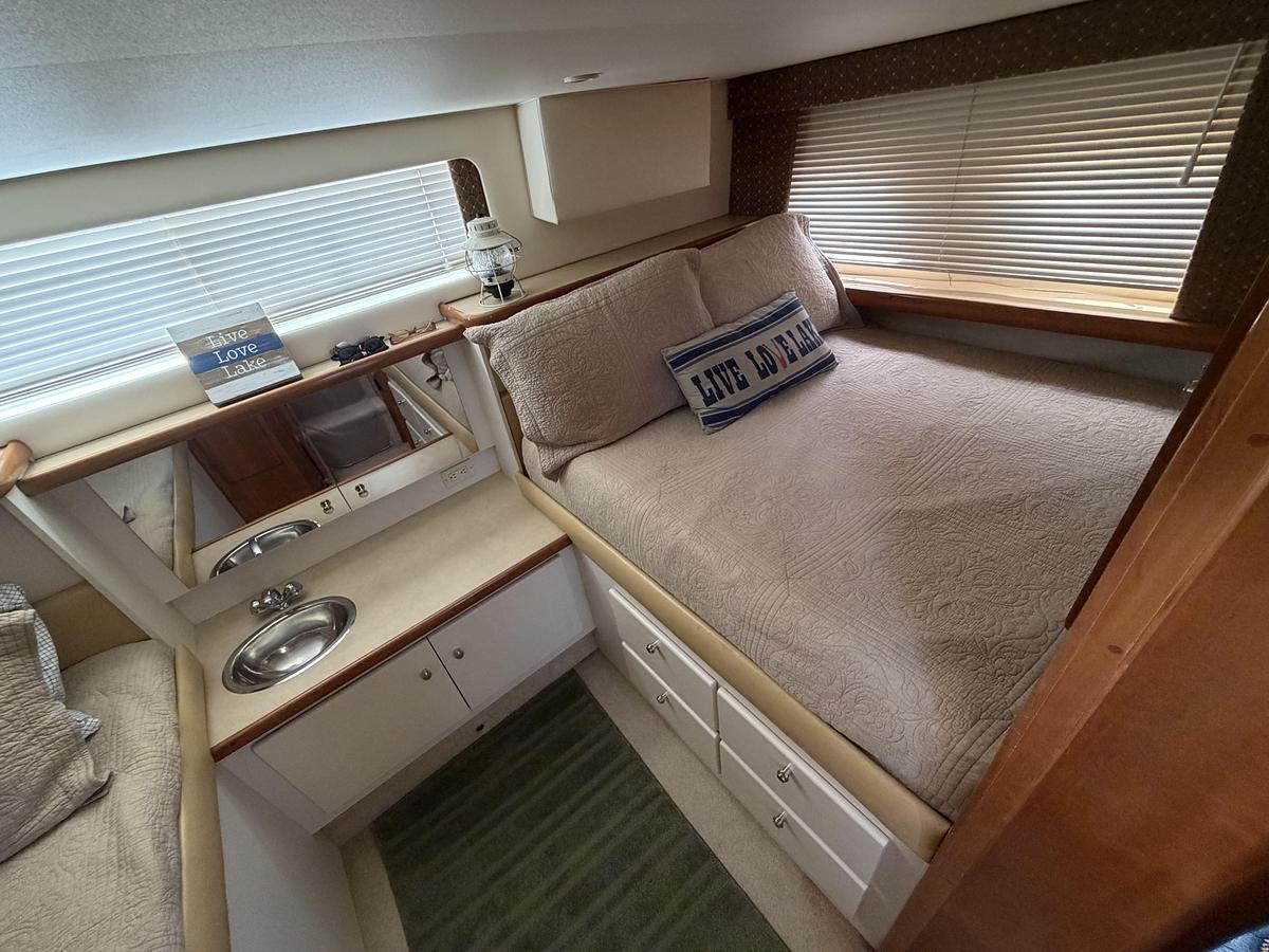 Used 2001 Carver 326 Aft Cabin Motor Yacht