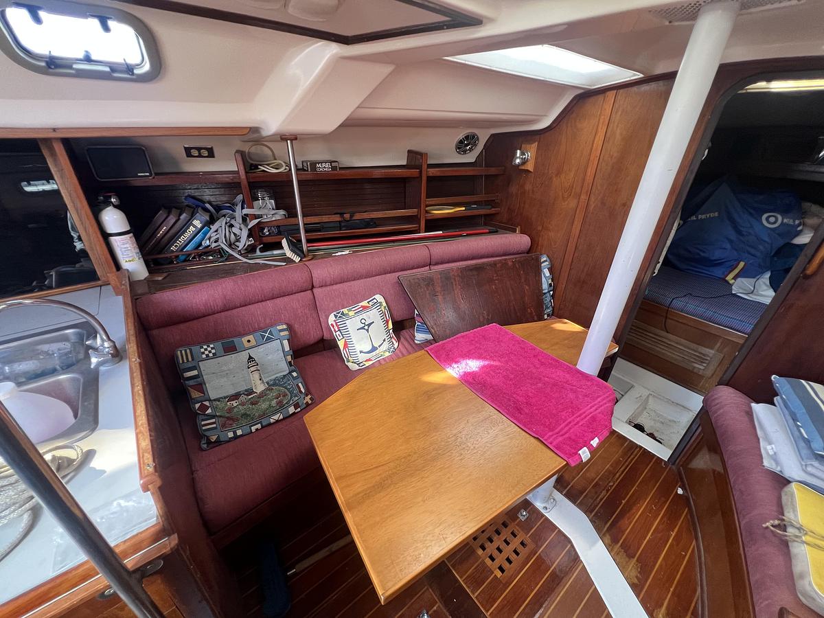 Used 1987 Hunter Legend 37